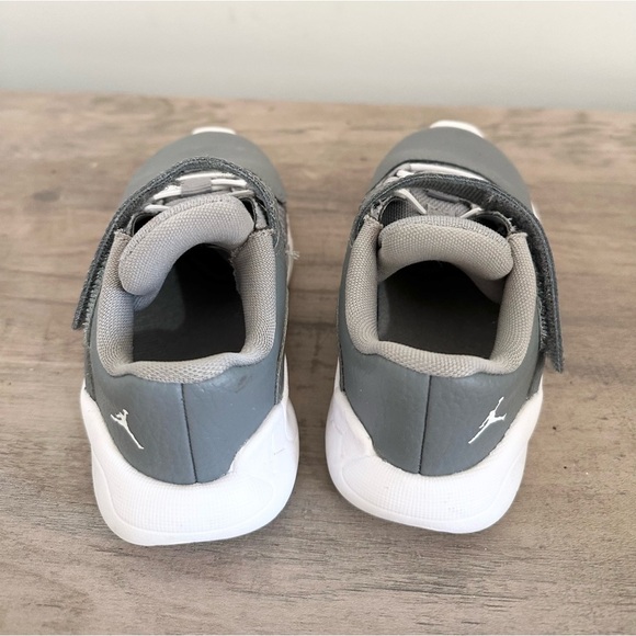 Air Jordan 11 CMFT Low Cool Gray Sneaker, Size 7c Cool Grey - Picture 4 of 6